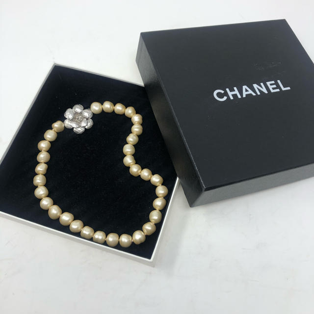 CHANEL - 美品　シャネルCHANEL パールカメリア付きネックレス