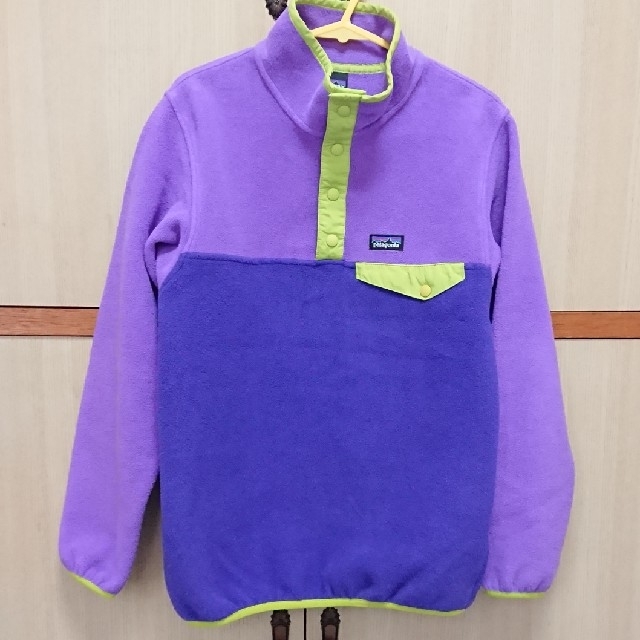 patagonia(パタゴニア)のpatagonia キッズGIRL'S M スナップT キッズ/ベビー/マタニティのキッズ/ベビー/マタニティ その他(その他)の商品写真