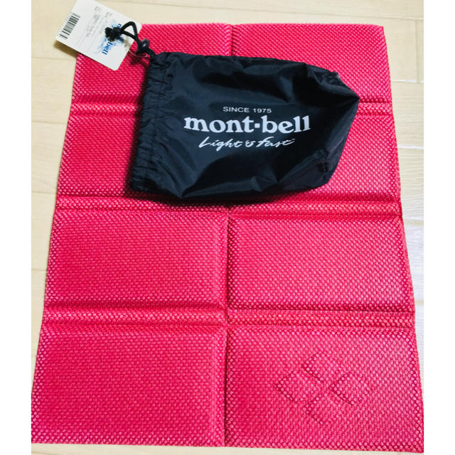 mont bell(モンベル)のmont・bell コンパクトフォームパッド　レッド スポーツ/アウトドアのアウトドア(登山用品)の商品写真