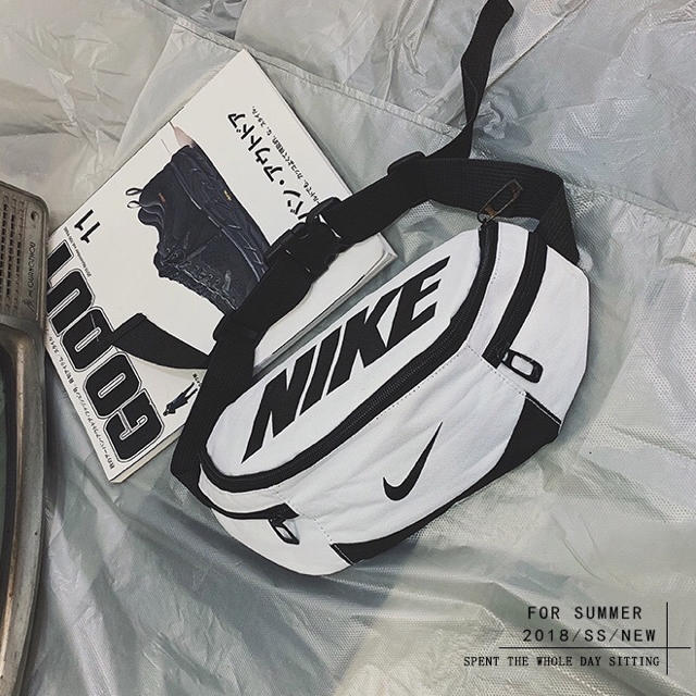 NIKE(ナイキ)のナイキ ウエストバッグ 0215 NIKE ウエストポーチ レディースのバッグ(ボディバッグ/ウエストポーチ)の商品写真