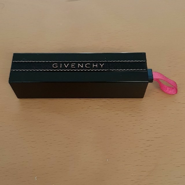 GIVENCHY(ジバンシィ)のGIVENCHYリップ27 コスメ/美容のベースメイク/化粧品(口紅)の商品写真
