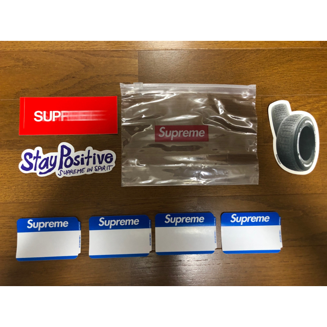 Supreme(シュプリーム)のももさん専用_Supreme_ モーションロゴ_黒_ステッカー_他数点 エンタメ/ホビーのコレクション(ノベルティグッズ)の商品写真