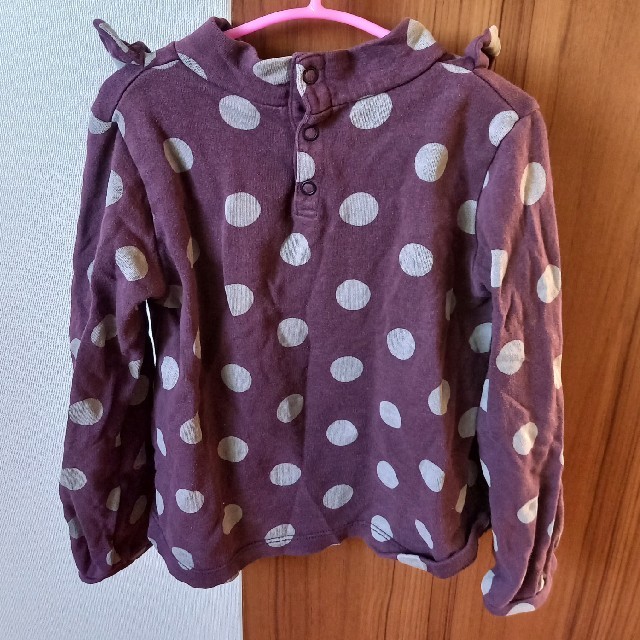 BeBe(ベベ)の110 BeBe 紫 ドット 長袖カットソー キッズ/ベビー/マタニティのキッズ服女の子用(90cm~)(Tシャツ/カットソー)の商品写真