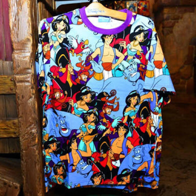 Disney Disney アラジン総柄tシャツの通販 By り S Shop ディズニーならラクマ