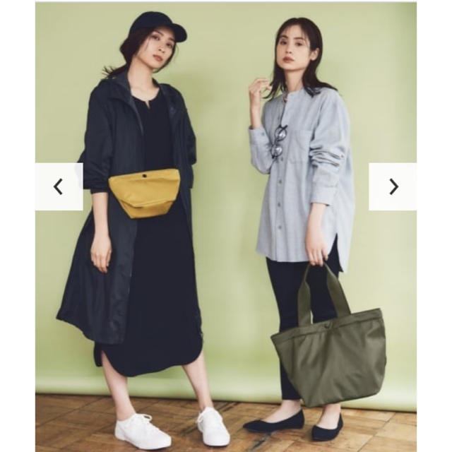 UNIQLO(ユニクロ)の★新品 UNIQLO ユニクロ ナイロンショルダーバッグ マスタード レディースのバッグ(ショルダーバッグ)の商品写真