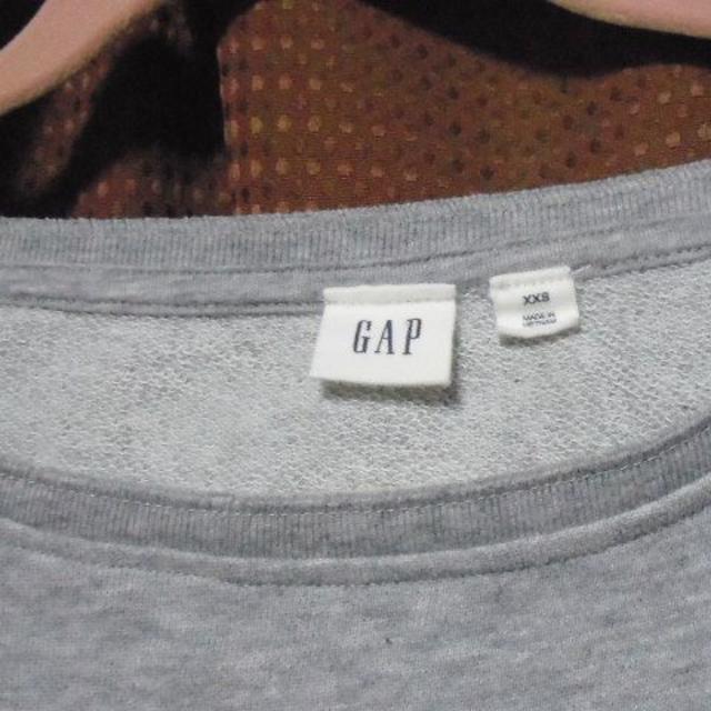 GAP(ギャップ)のGAP 薄手 トレーナー グレー/ギャップ 裏ループ Tシャツ カットソー  レディースのトップス(トレーナー/スウェット)の商品写真