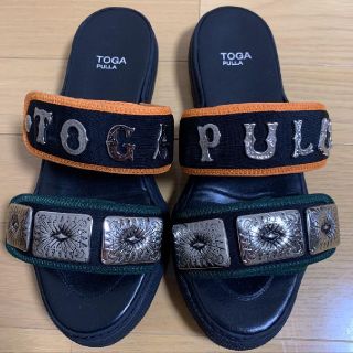 トーガ(TOGA)の【8/9~お値下げ】美品　トーガ　プルラ　メタル　サンダル(サンダル)