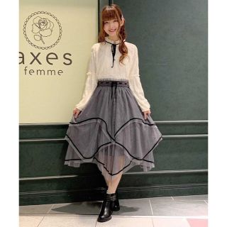 アクシーズファム(axes femme)のイレヘムチュールスカート(ひざ丈スカート)