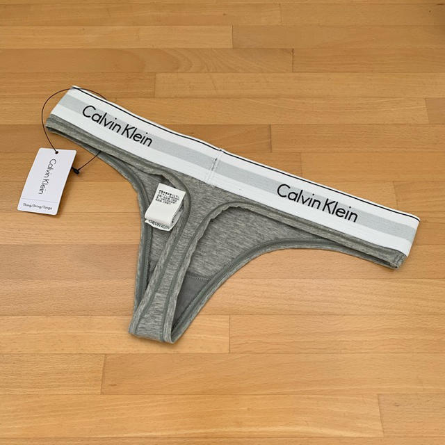 Calvin Klein(カルバンクライン)のCalvin Klein カルバンクライン Thong Tバック S グレー レディースの下着/アンダーウェア(ショーツ)の商品写真