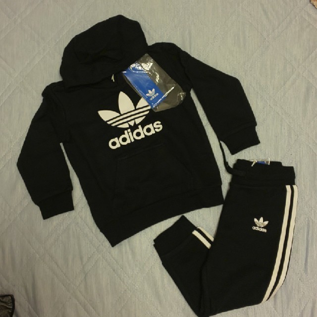 adidas(アディダス)のアディダス セットアップ キッズ キッズ/ベビー/マタニティのキッズ服男の子用(90cm~)(その他)の商品写真