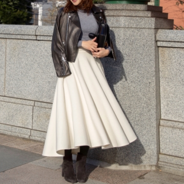 オブリ obli  フレアウールスカート　ホワイト レディースのスカート(ロングスカート)の商品写真