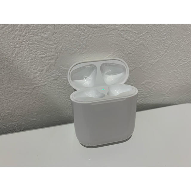 Apple(アップル)のApple airpods 第一世代 ※充電ケース スマホ/家電/カメラのオーディオ機器(ヘッドフォン/イヤフォン)の商品写真