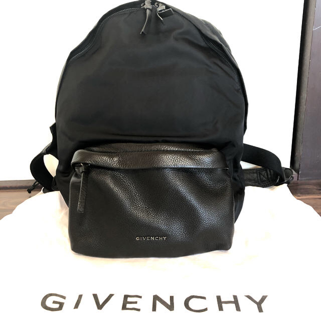 GIVENCHY スタッズ　バックパック　リュック