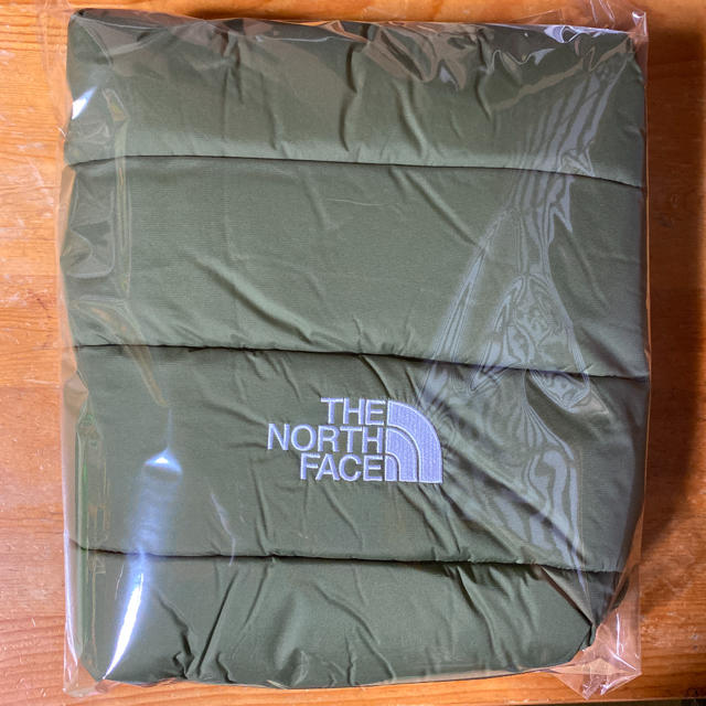 THE NORTH FACE(ザノースフェイス)の新品　ノースフェイス　シェルブランケット　カーキ キッズ/ベビー/マタニティの外出/移動用品(ベビーカー用アクセサリー)の商品写真