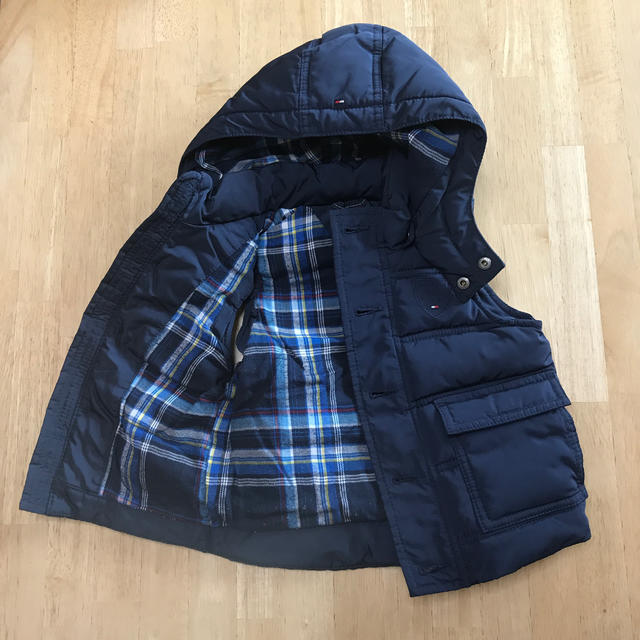 TOMMY HILFIGER(トミーヒルフィガー)のキッズアウター キッズ/ベビー/マタニティのキッズ服男の子用(90cm~)(ジャケット/上着)の商品写真