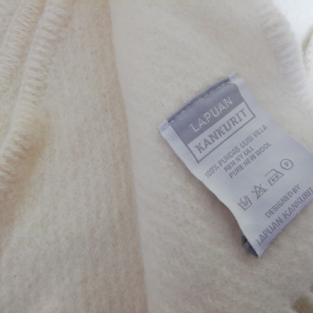 KLIPPAN(クリッパン)のラプアンカンクリ　ホワイト　ウール　ストール　ポケット　マリア レディースのファッション小物(マフラー/ショール)の商品写真