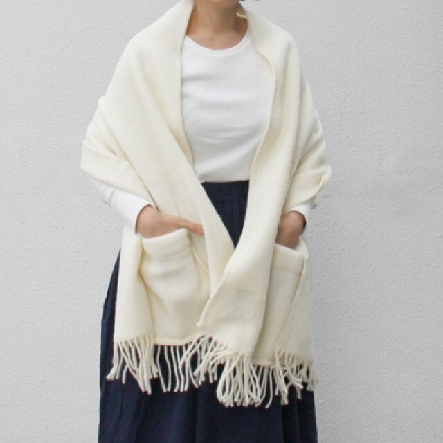 KLIPPAN(クリッパン)のラプアンカンクリ　ホワイト　ウール　ストール　ポケット　マリア レディースのファッション小物(マフラー/ショール)の商品写真