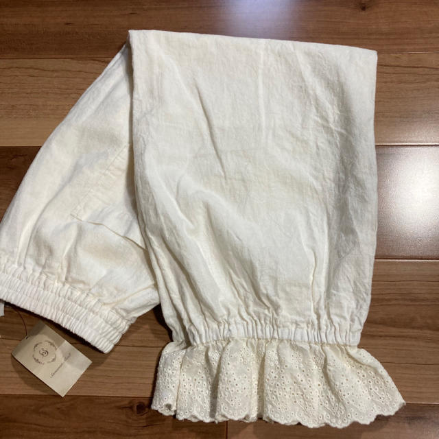 SM2(サマンサモスモス)の裾レースギャザーパンツ　オフホワイト　新品未使用タグ付き　サマンサモスモス レディースのパンツ(カジュアルパンツ)の商品写真