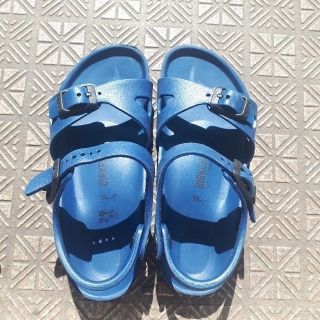 ビルケンシュトック(BIRKENSTOCK)のBIRKENSTOCK キッズサンダル ネイビー 18.5センチ(サンダル)