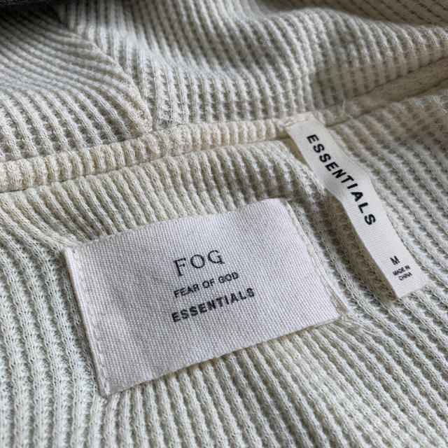 FEAR OF GOD(フィアオブゴッド)のM essentials fog  パーカー　fear of god メンズのトップス(パーカー)の商品写真