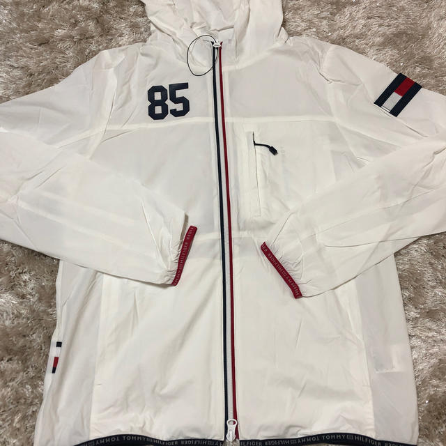 TOMMY HILFIGER(トミーヒルフィガー)の未使用　トミーヒルフィガー　ウィンドブレーカー スポーツ/アウトドアのゴルフ(ウエア)の商品写真