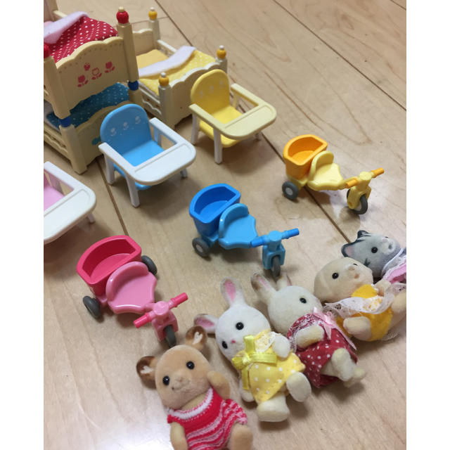シルバニアファミリー三びきの赤ちゃん エンタメ/ホビーのおもちゃ/ぬいぐるみ(ぬいぐるみ)の商品写真