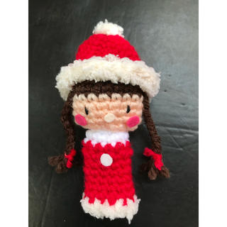 サンタガール指人形　クリスマス編みぐるみ指人形　赤帽子付き　ハンドメイド(あみぐるみ)