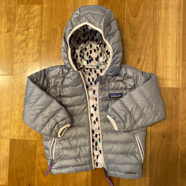 patagonia(パタゴニア)のpatagonia ダウンジャケット　サイズ3T キッズ/ベビー/マタニティのキッズ服女の子用(90cm~)(ジャケット/上着)の商品写真