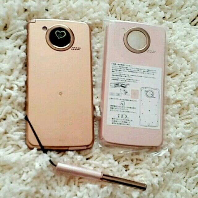 docomoリボンスマホ♡タッチペン付き スマホ/家電/カメラのスマートフォン/携帯電話(スマートフォン本体)の商品写真