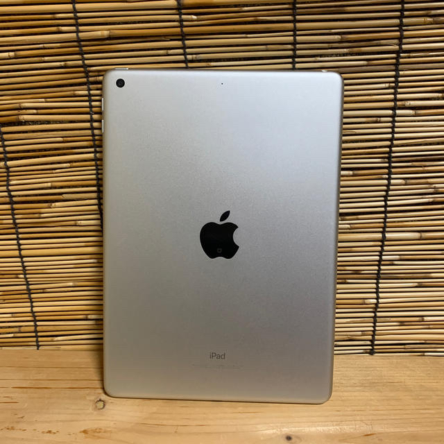 Apple   iPad 第6世代　WiFi　シルバー　32G