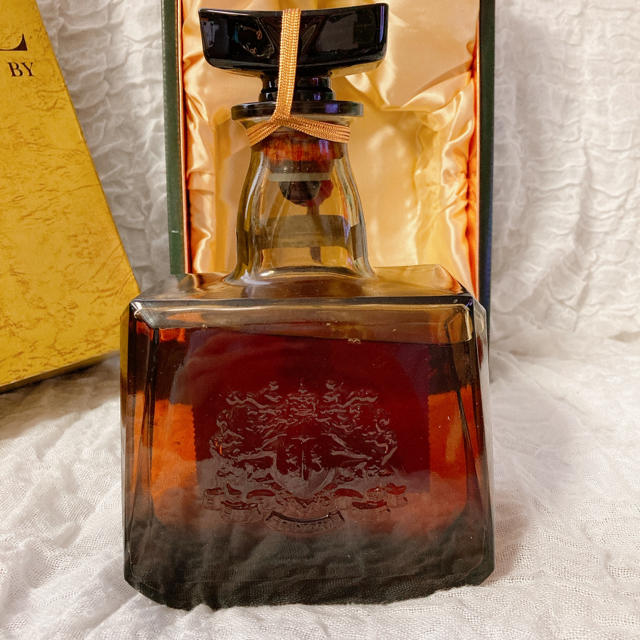 サントリー(サントリー)の 特級　SUNTORY ウイスキーROYAL 720ml 43％ 箱付き 古酒 食品/飲料/酒の酒(ウイスキー)の商品写真