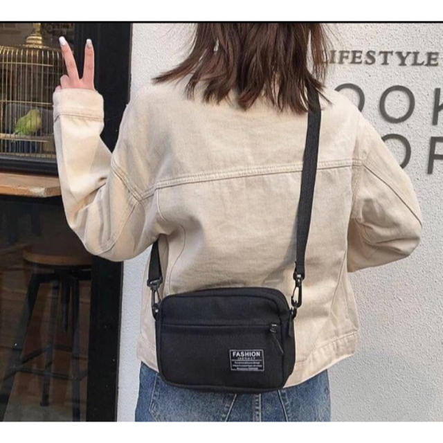 【SALE】新品　ミニショルダーポーチ　男女兼用　人気商品　送料無料 レディースのバッグ(ショルダーバッグ)の商品写真