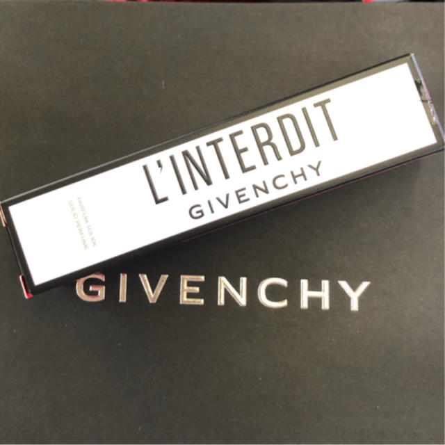 GIVENCHY(ジバンシィ)のジバンシイ　ランテルディ　スティック  香水　ソリッド パフューム　限定 コスメ/美容のコスメ/美容 その他(その他)の商品写真