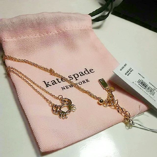 kate spade new york(ケイトスペードニューヨーク)の【新品】kate spade  ケイトスペード  ネックレス キャンサー レディースのアクセサリー(ネックレス)の商品写真