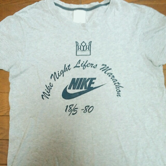 NIKE(ナイキ)のNIKE　Tシャツ レディースのトップス(Tシャツ(半袖/袖なし))の商品写真