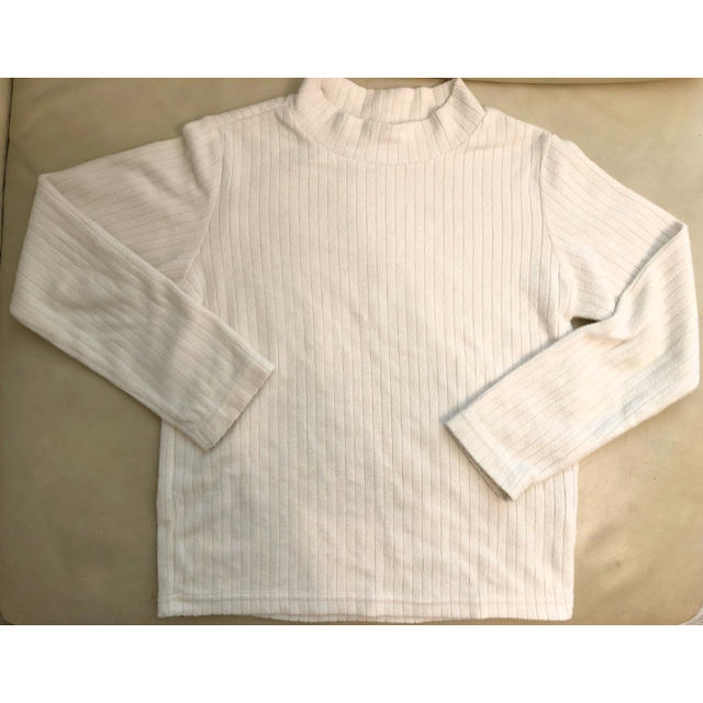 UNIQLO(ユニクロ)のUNIQLO ユニクロ リブハイネック長袖Tシャツ 130cm （白） キッズ/ベビー/マタニティのキッズ服女の子用(90cm~)(Tシャツ/カットソー)の商品写真
