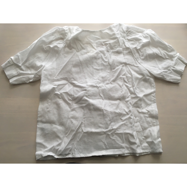 しまむら(シマムラ)のvivi✖️しまむら　コラボトップス　ホワイト　リネンシャツ レディースのトップス(シャツ/ブラウス(半袖/袖なし))の商品写真