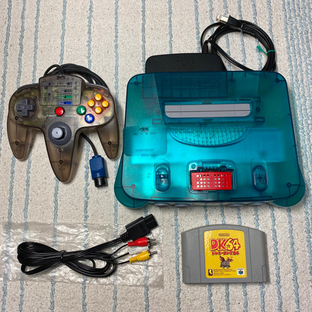 NINTENDO 64(ニンテンドウ64)の【清掃済み】ニンテンドー64 クリアブルー 拡張パック ドンキーコング64付き エンタメ/ホビーのゲームソフト/ゲーム機本体(家庭用ゲーム機本体)の商品写真