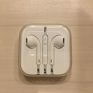 アップル(Apple)のアップル純正　iPhoneイヤホン(ヘッドフォン/イヤフォン)