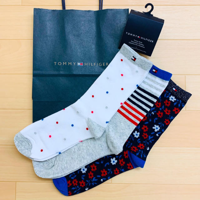 TOMMY HILFIGER(トミーヒルフィガー)の★Tommy Hilfiger 日本未入荷デザインのガールズロゴソックス キッズ/ベビー/マタニティのこども用ファッション小物(靴下/タイツ)の商品写真