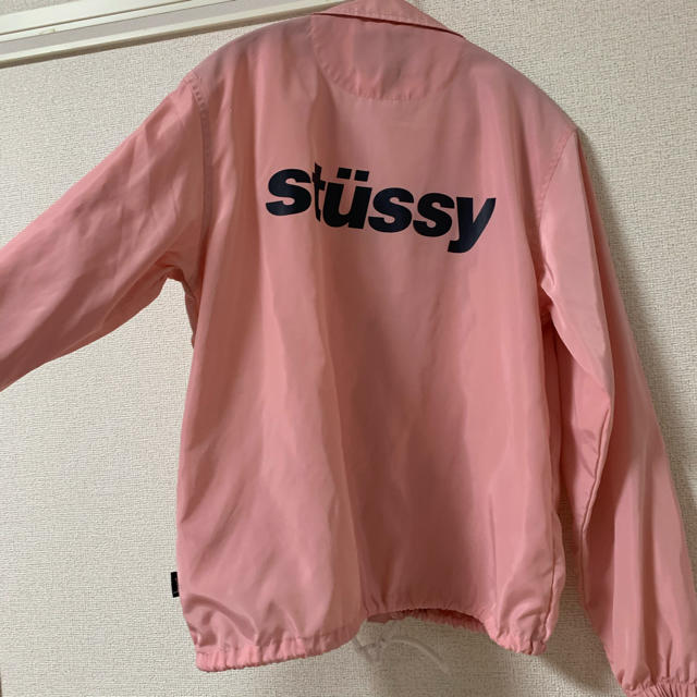 STUSSY(ステューシー)のステューシー　コーチジャケット レディースのジャケット/アウター(ナイロンジャケット)の商品写真
