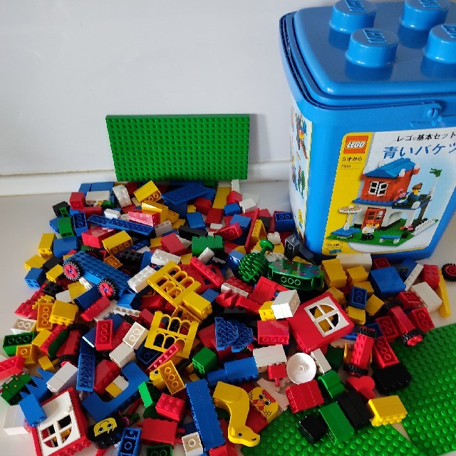 Lego(レゴ)の合計約1400 グラム　レゴ　青いバケツ(7335)　＋　赤いバケツ(4244) キッズ/ベビー/マタニティのおもちゃ(知育玩具)の商品写真