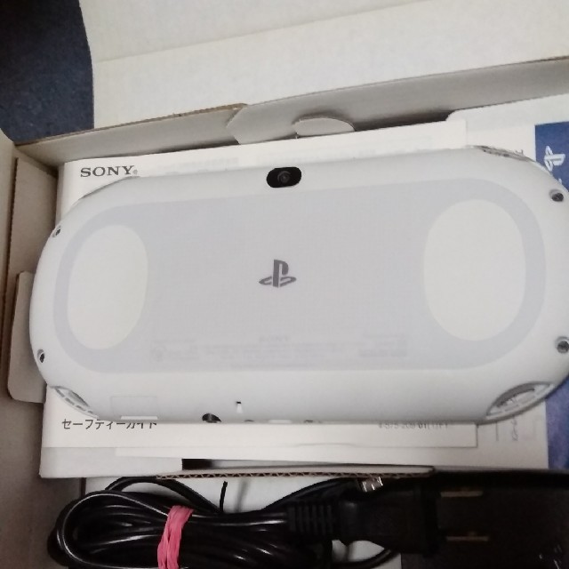 SONY PlayStationVITA 本体  PCH-2000 ZA22 3