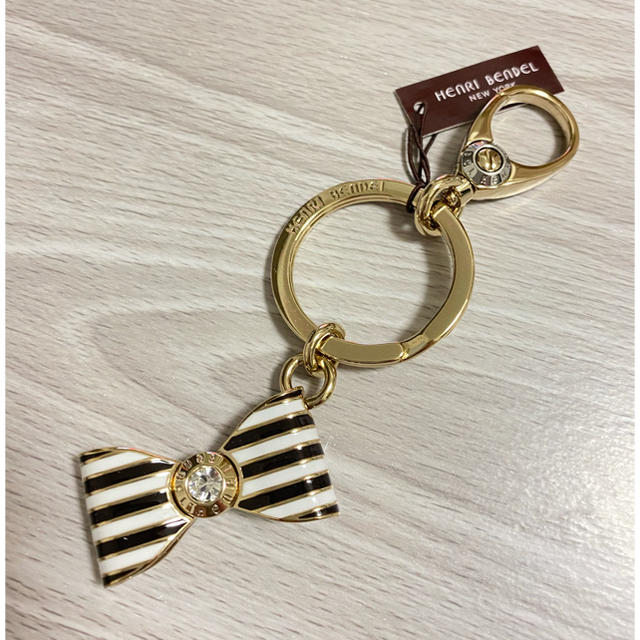 NY ヘンリベンデル Henri Bendel チャーム キーホルダー