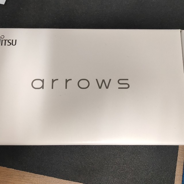 arrows(アローズ)のarrows RX ブラック スマホ/家電/カメラのスマートフォン/携帯電話(スマートフォン本体)の商品写真