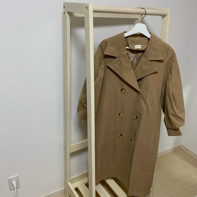 who's who Chico(フーズフーチコ)の値下げ中！！voluslee trench coat レディースのジャケット/アウター(トレンチコート)の商品写真