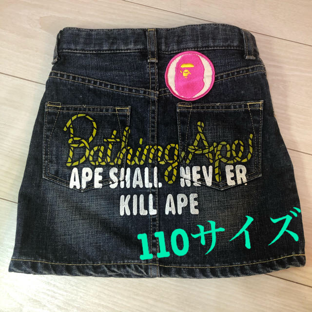 A BATHING APE(アベイシングエイプ)の美品【BAPE KIDS 110 デニムスカート】 キッズ/ベビー/マタニティのキッズ服女の子用(90cm~)(スカート)の商品写真