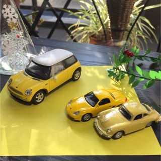 イエローカラーセット！ MINI COOPER➕おまけ付き(ポルシェ2台) (ミニカー)