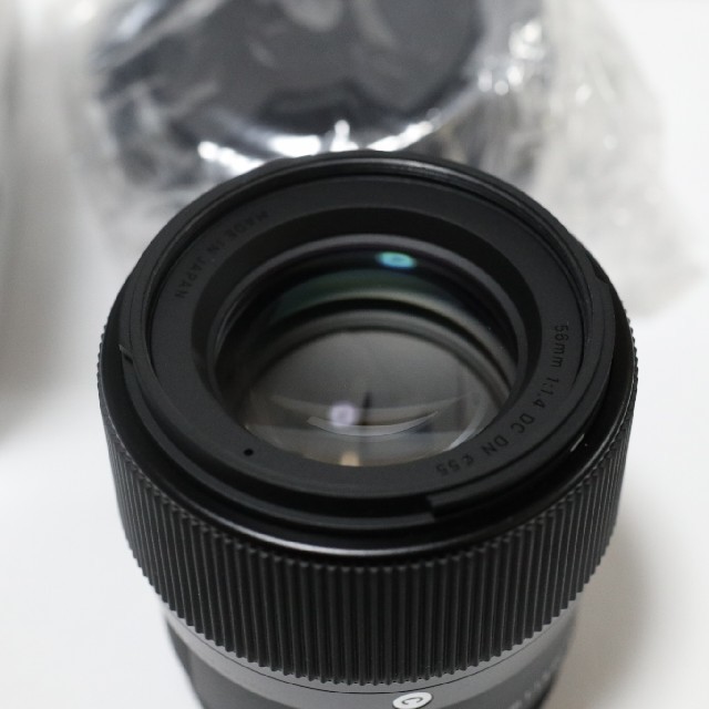 SIGMA(シグマ)の美品　SIGMA 56mm F1.4 EF-M CANON用　フィルタおまけ スマホ/家電/カメラのカメラ(レンズ(単焦点))の商品写真
