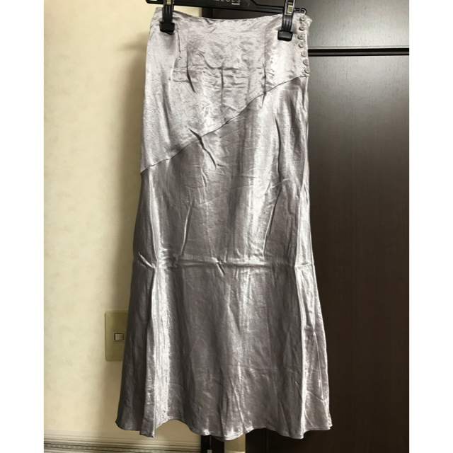 FRAY I.D(フレイアイディー)のサイドボタンナローサテンスカート レディースのスカート(ロングスカート)の商品写真